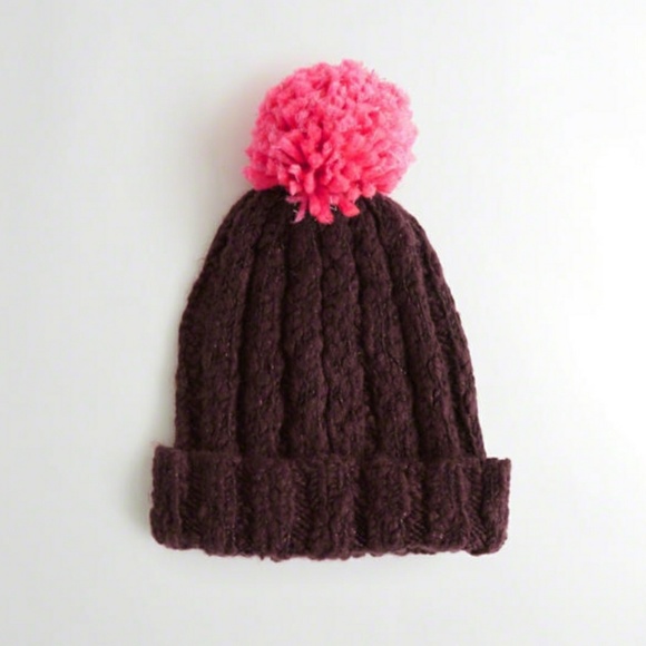 🍒NWT🍒 HOLLISTER SHINY BEANIE W/ POM - Picture 2 of 5